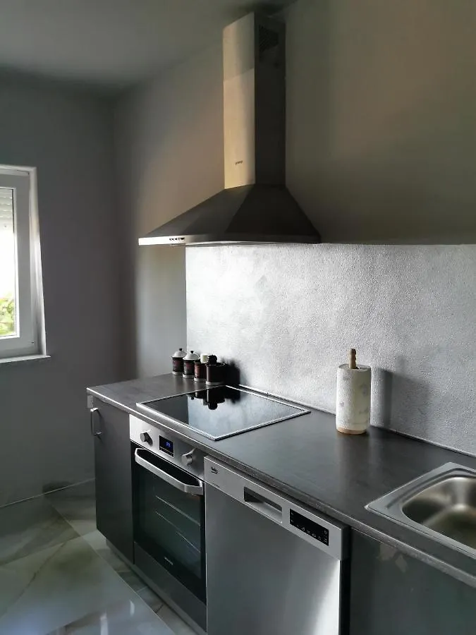 Luky Apartments 0*, Povile Croatia
