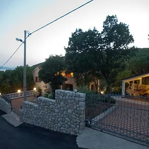Apartment Marinko, Povile
